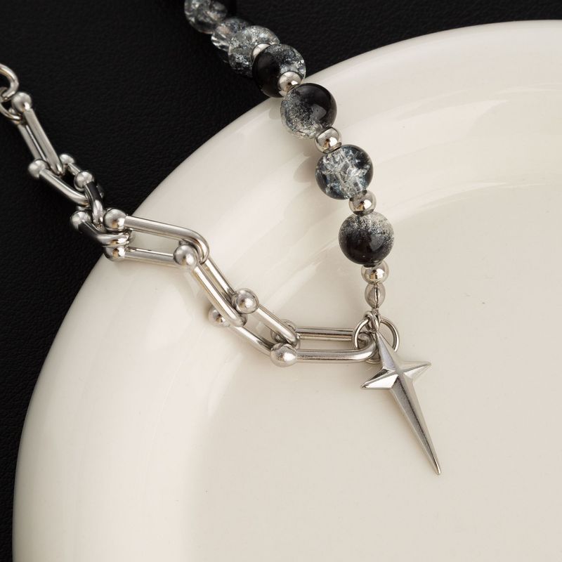 Ciondolo a quattro stelle hip-hop alla moda in acciaio al titanio resistente allo sbiadimento, collana con perline effetto ghiaccio, collana con giunzioni di alta qualità da uomo_voghion.com