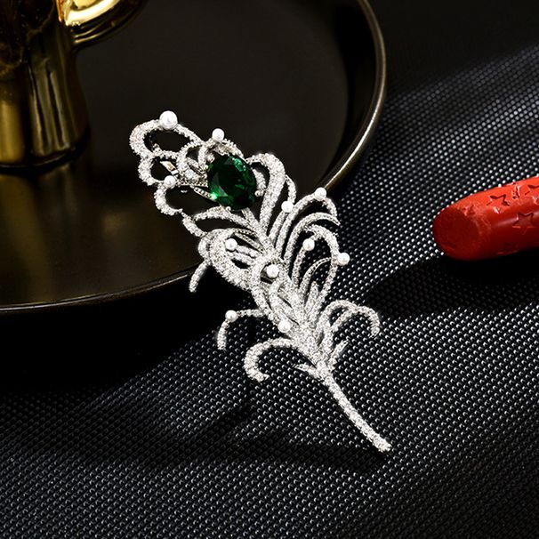 Nuova spilla di piume squisita alla moda coreana con accessori per fiori da petto con temperamento di perle di alta qualità e versatili per le donne_voghion.com