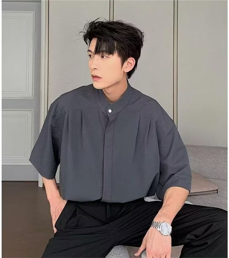 Camicia a maniche corte da uomo in seta ghiaccio sottile con stile casual Hong Kong e design di nicchia con top a mezza manica di tendenza versatile di Instagram_voghion.com