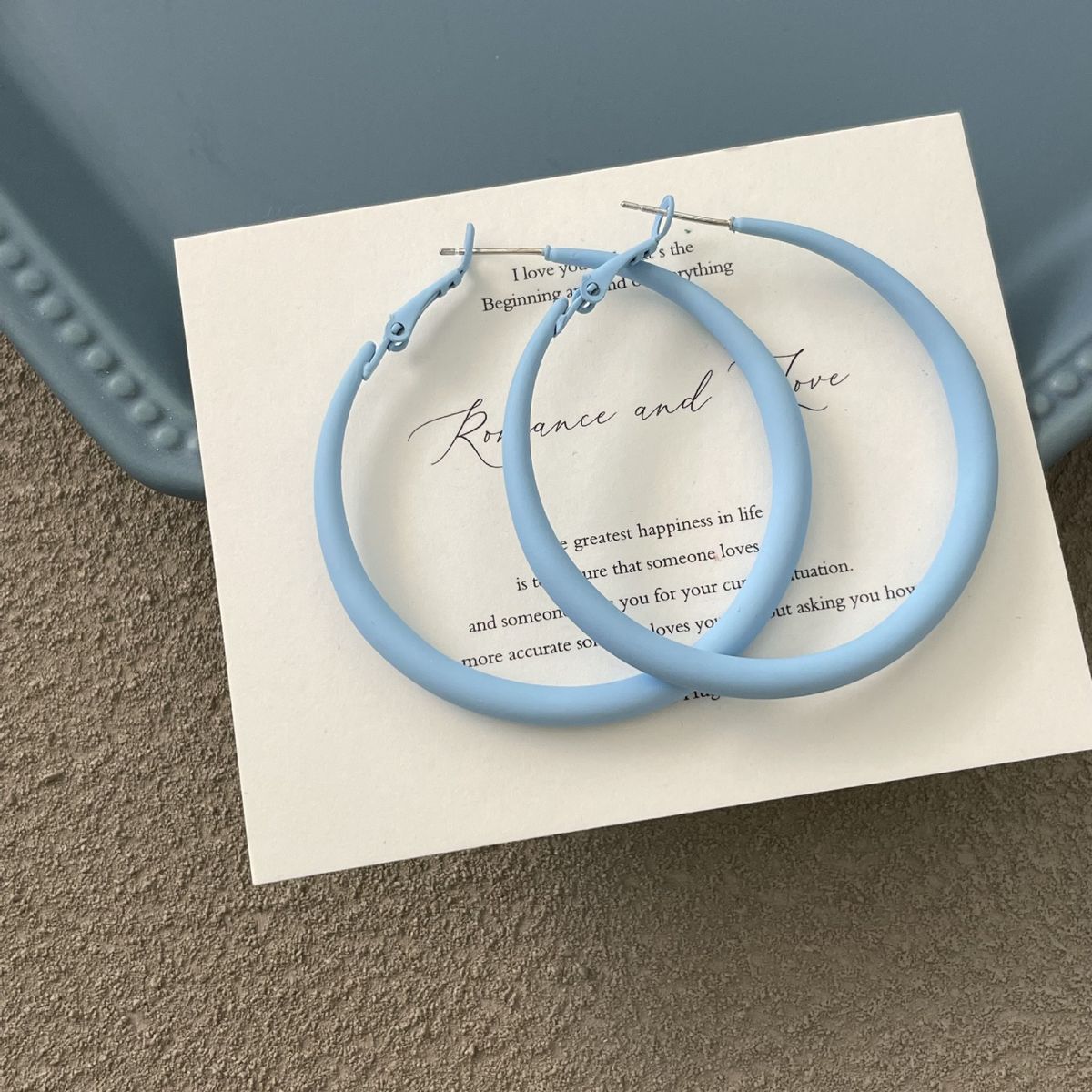 Silberne, polierte Metall-Creolen mit übertriebenen, dicken Formen für Damen, neue, trendige Creolen mit einzigartigem Designgefühl, Ohrmanschetten_voghion.com