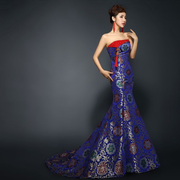 Eleganz in Blau und Weiß – Chinesisch inspiriertes langes Abendkleid mit abnehmbarer Schleppe für Bankette und Auftritte_voghion.com
