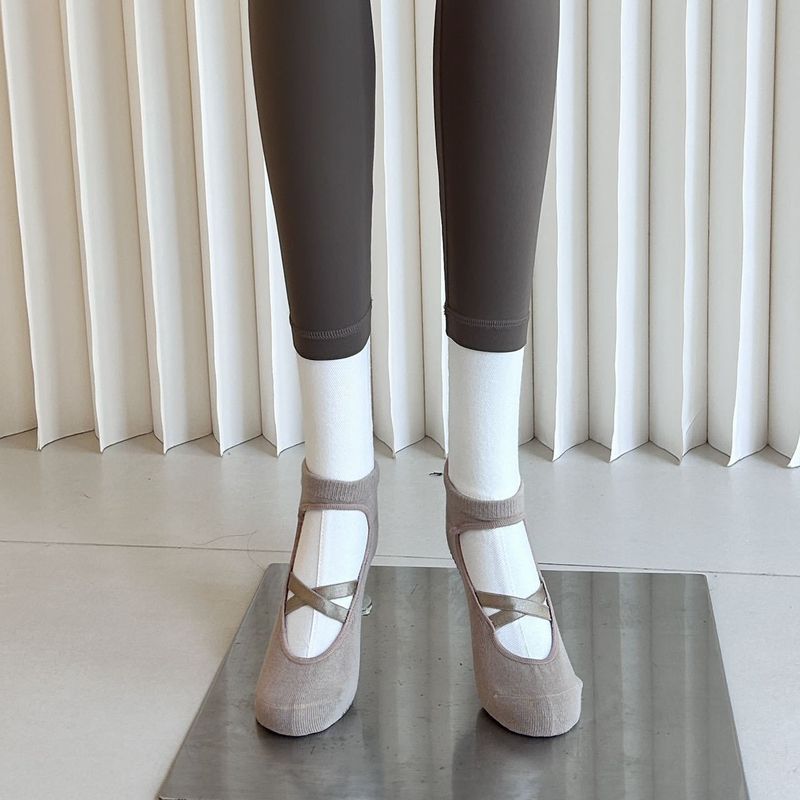 Women's Clothing Casual Yoga Suit Soft Waist Hip Pants Long Sleeve 9 Points Pants Step On The Foot Socks Sets_voghion.com