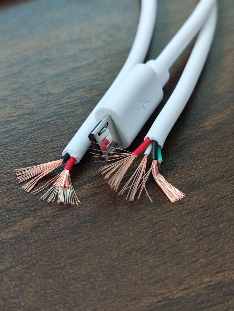 Neprilygstamos kokybės „MicroUSB“ dviejų laidų „Android“ USB įkrovimo laidas_voghion.com