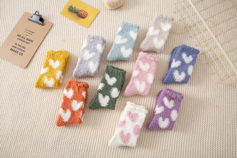 Chaussettes d'hiver en polaire corail pour femmes, sans perte de cheveux, dessin animé d'amour, peluche, épaissies, chaudes, style japonais, sommeil, confinement, chaussettes de sol_voghion.com