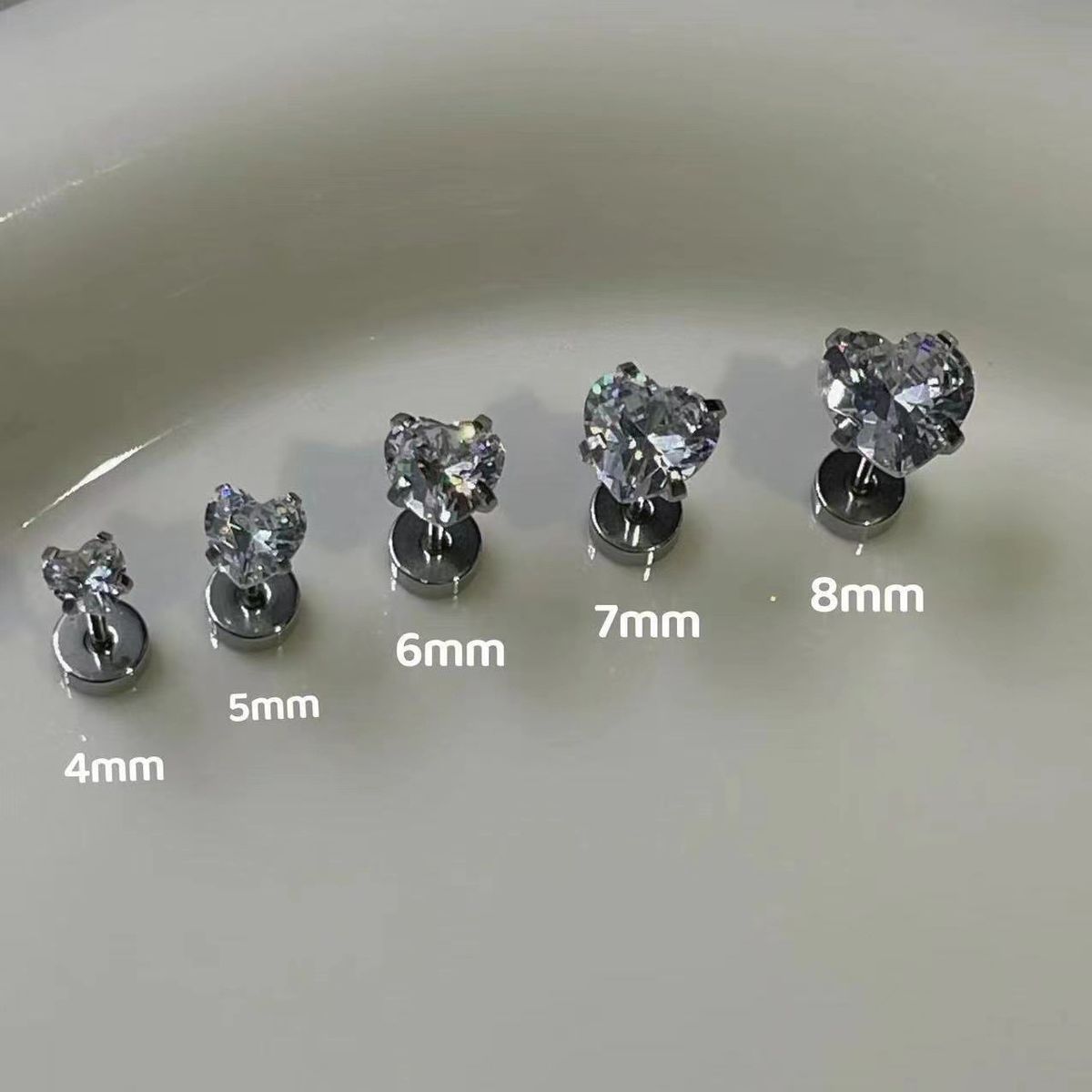 Orecchini a forma di cuore con zirconi scintillanti per donna, in acciaio al titanio, con fondo piatto, elica, dolce, trendy, alla moda, con perno osseo._voghion.com