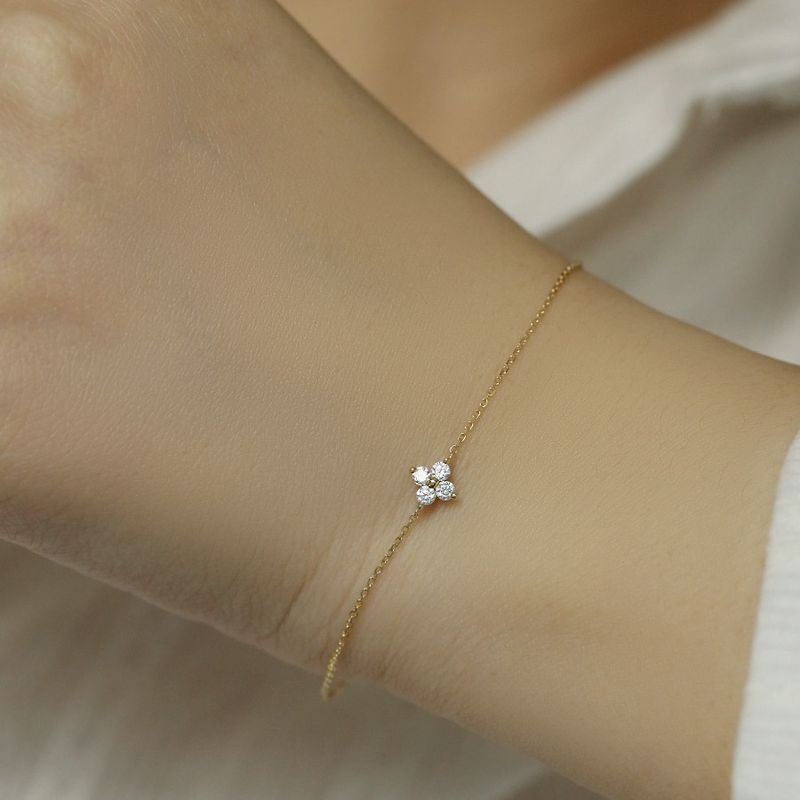 Minimalist Fashion Mini Four-Leaf Clover Zircon Bracelet Niche Light Luxury Design Jewelry_voghion.com