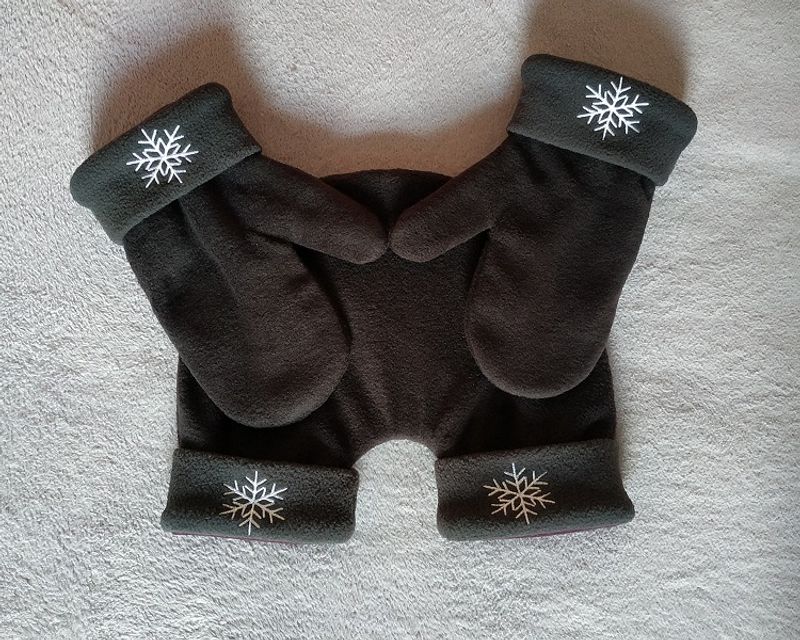 2024 Nouveau Flocon De Neige Brodé Shake Polaire Couple Gants À La Main Double Couche Chaleur Épaissie Personnalité Créative_voghion.com