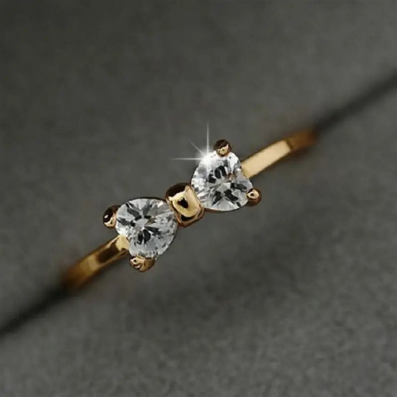 Anello di fidanzamento con cristalli austriaci color oro per donna_voghion.com