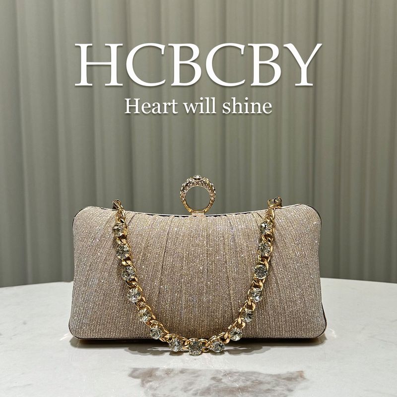 Borsa a mano piccola elegante e plissettata, lucida, color champagne, splendida pochette con catena di strass, borsa da sera alla moda per donna._voghion.com