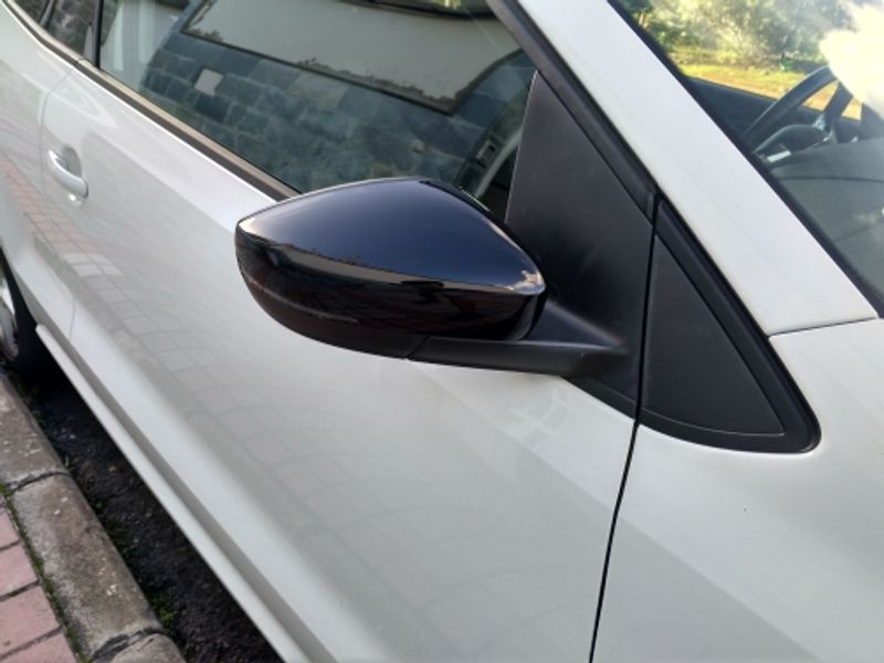 Glossy Black Side Wing Mirror Cover for VW Polo 6R 6C MK5 V  2009 2013 2014 2016 2017 2015 with indicator model_voghion.com