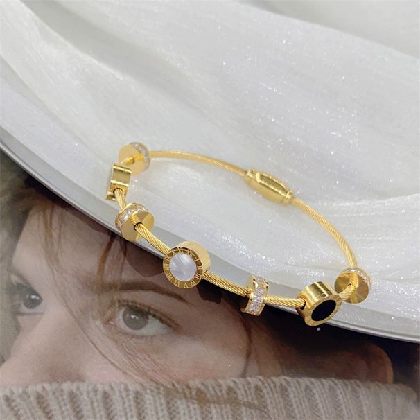 Bracciale in acciaio al titanio da donna con diamanti intarsiati in rete con temperamento rosso Bracciale con fibbia magnetica in conchiglia in bianco e nero di moda semplice_voghion.com