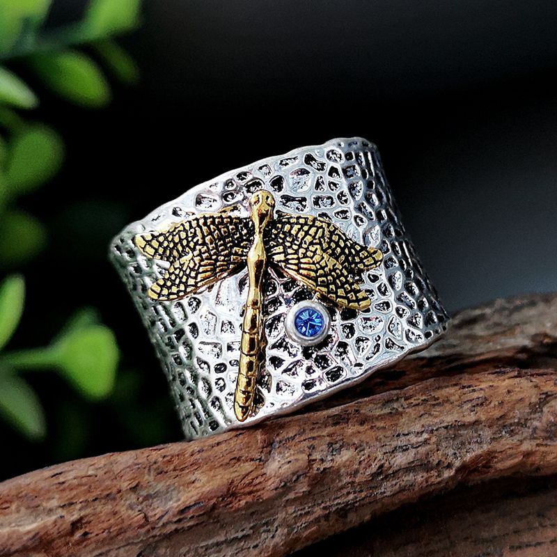 Anello Rongyu in argento tailandese con libellula intarsiata e diamanti_voghion.com