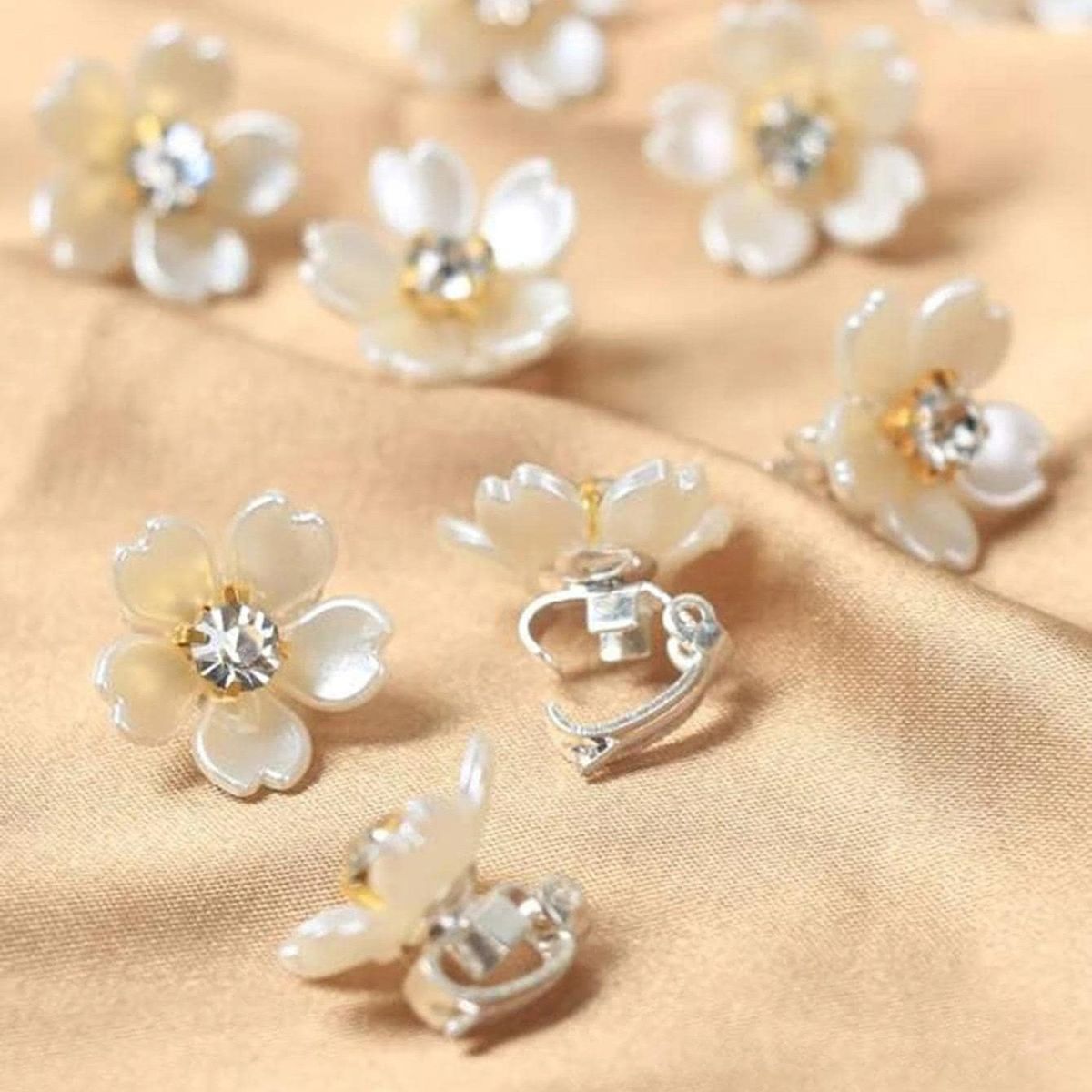 10-teiliges europäisches und amerikanisches Bestseller-Zubehör für DIY-Perücken und Dreadlocks, weiße Haarspangen und -ringe in Blumenform mit Strasssteinen_voghion.com