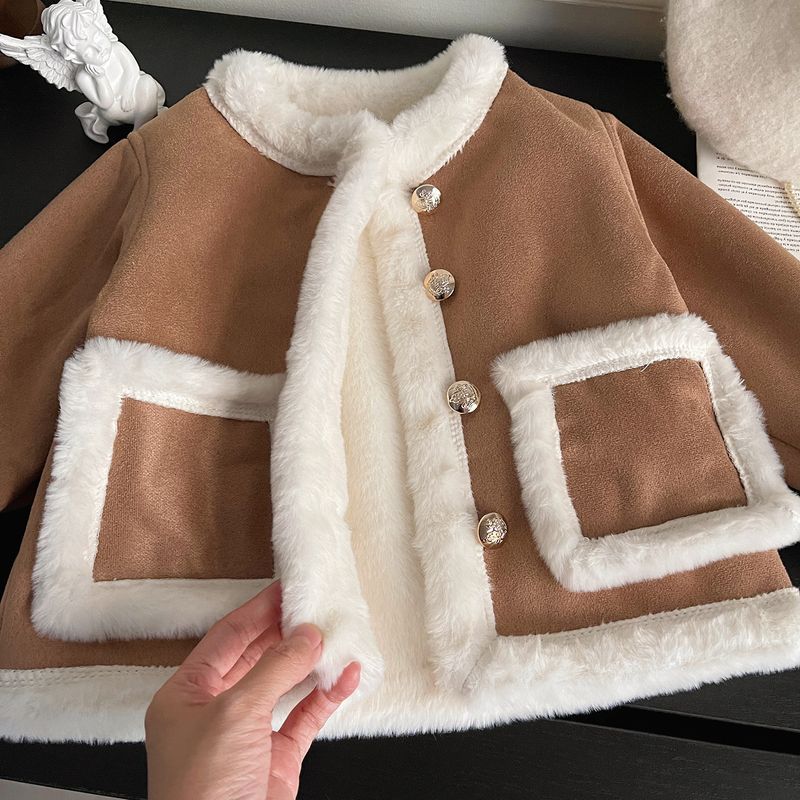 Nueva edición coreana de invierno 2023, top de temperamento de lana de cordero para niñas con abrigo de felpa para bebés 68158_voghion.com