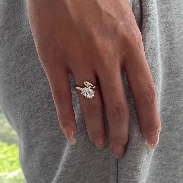 Kyyhkysenmuna-zirkoni naisille, hienostunut, niche-tyylinen, monipuolinen muotoilu, kevyt luksus, huippuluokan, etusormuksen sormus_voghion.com