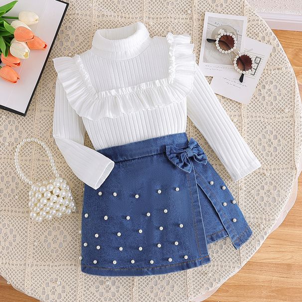„Set aus Strickoberteil mit hohem Kragen und Jeansrock mit Perlenbesatz für Mädchen – Gemütliches Winteroutfit für Kleinkinder (4–7 Jahre, Weiß)“_voghion.com