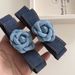 Denim Camellia Hårnål Dam 2024 Tidig vår Nytt Retro Mångsidigt Bakhuvud Halv Tie Hårklämma Huvudbonader_voghion.com