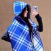 Sciarpa con cappuccio e mantello caldo a doppio uso in lana a quadri blu di Ji Hyun-Kyung Equestrian Klein_voghion.com