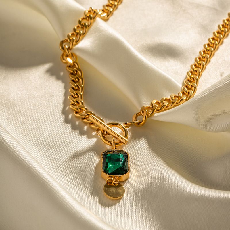 Collana con ciondolo in smeraldo francese in stile Ins, gioiello di design di nicchia resistente alla luce per le donne_voghion.com