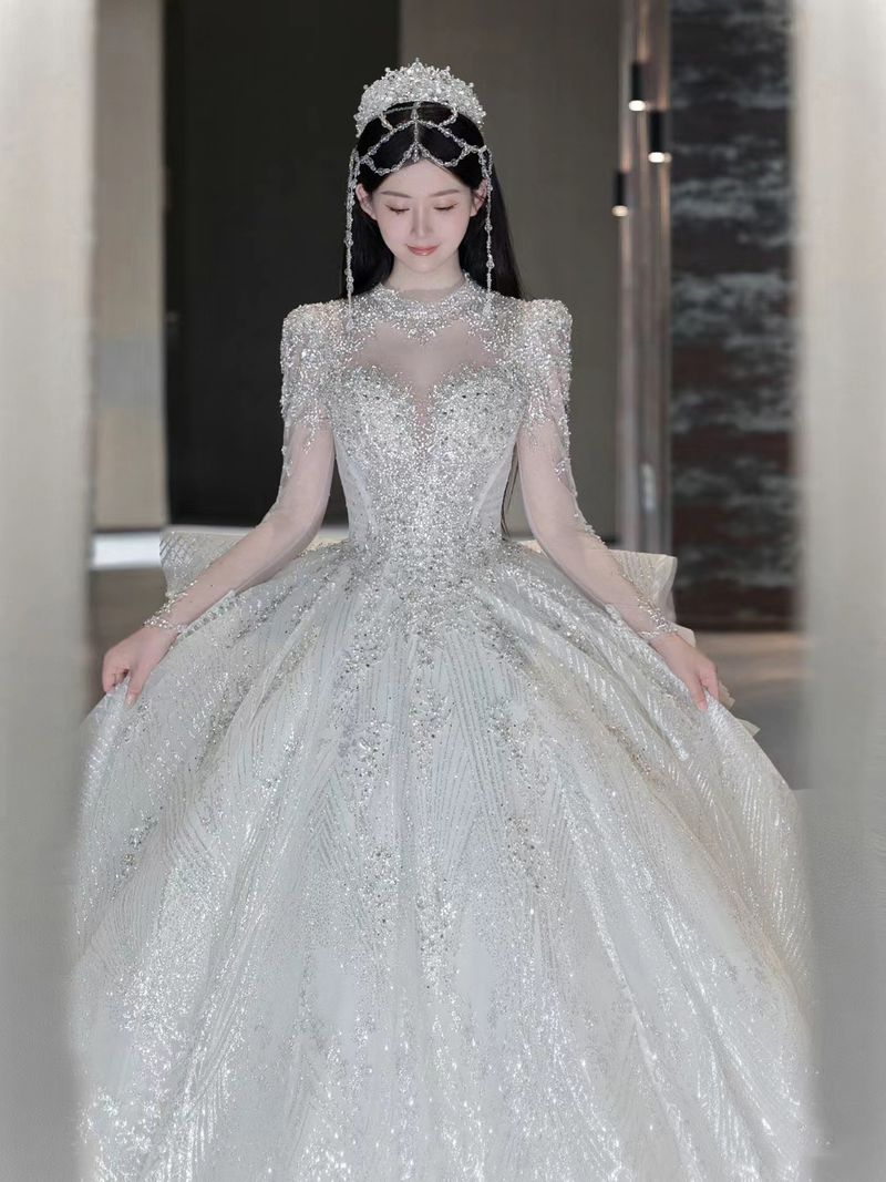 Abiti da sposa da donna con strascico lungo, stile palazzo retrò, abito da principessa con cielo stellato e maniche corte, semplice e sottile. Abiti da sposa_voghion.com