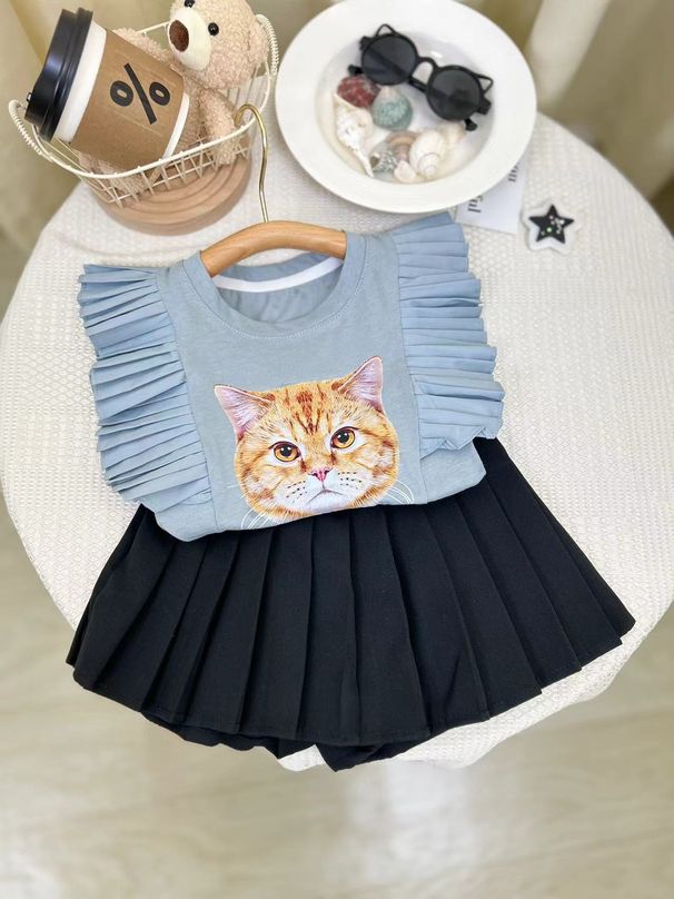 Kinderkleidung 2024 Frühlings- und Sommer-Mädchen-Set Oberteil mit fliegenden Ärmeln und Katzen-Print + Western-Faltenrock Zweiteiliges Set_voghion.com