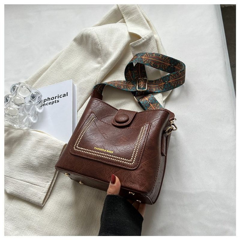 Piccola e alla moda, versatile borsa a tracolla monospalla da viaggio per donna, nuova borsa a secchiello con texture di alta qualità 2024_voghion.com
