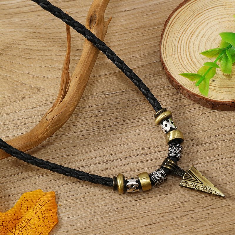 Nuova collana intrecciata in stile retrò con ciondolo a forma di piramide triangolare in metallo personalizzato, accessori per maglioni da uomo con perline in corda cerata_voghion.com