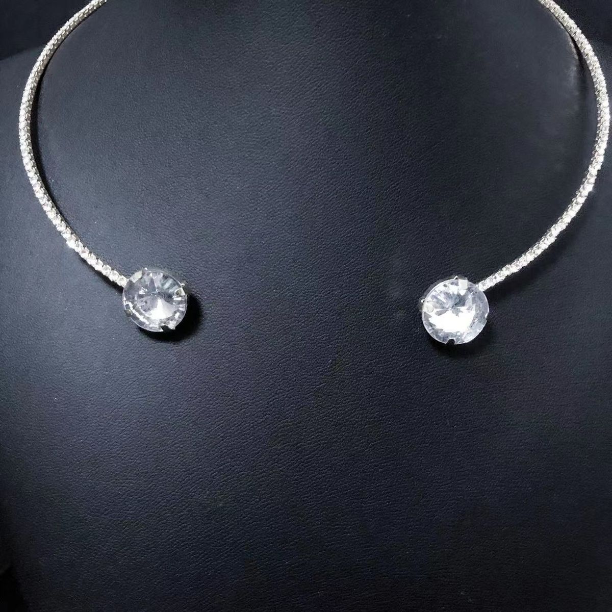 Accessori moda personalizzati collana CHOKER semplice ed esagerata con strass geometrici_voghion.com