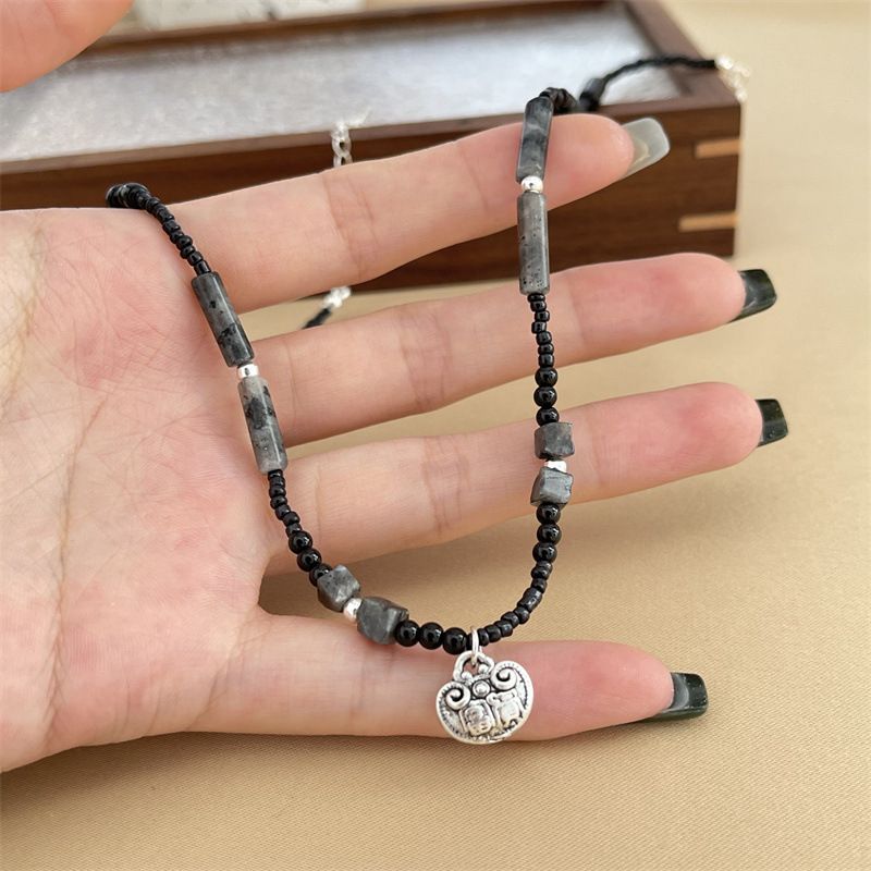Neue handgefertigte Perlenkette im chinesischen Stil mit Friedensschloss, High-End-Design, leichter Luxus, Nischenpullover, Schlüsselbeinkette_voghion.com