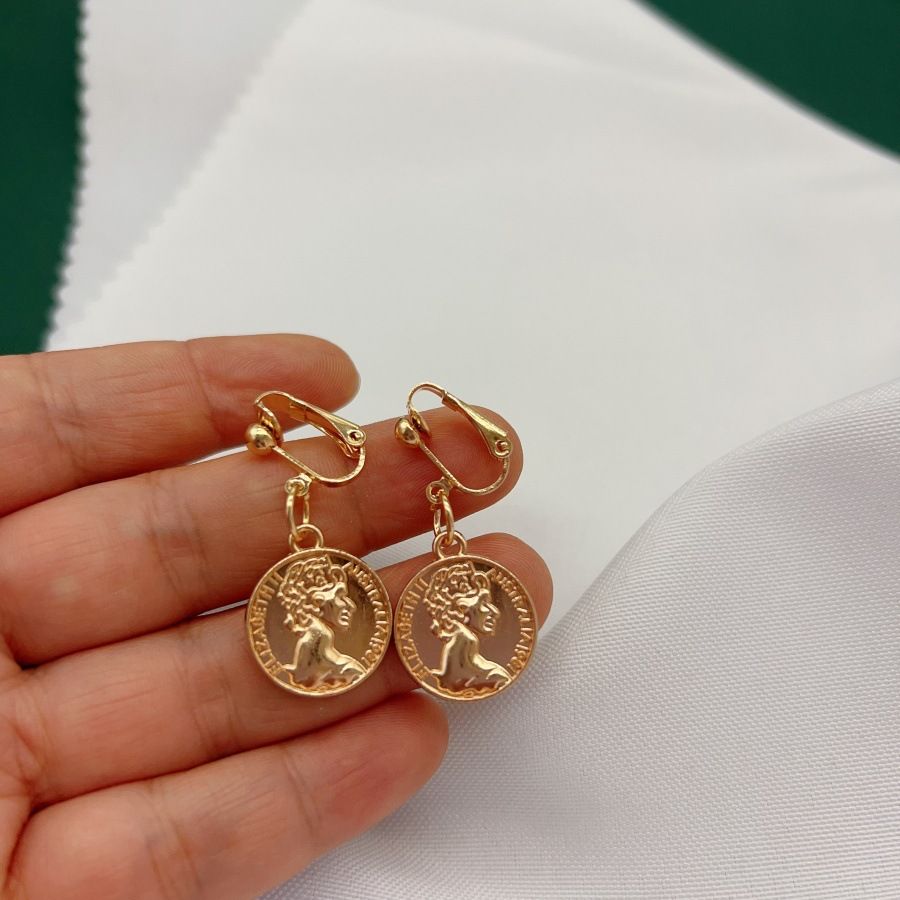 Alloy Multi-layer Round Human Head Hip-hop Pendant Women's Clavicle Chain Necklace_voghion.com