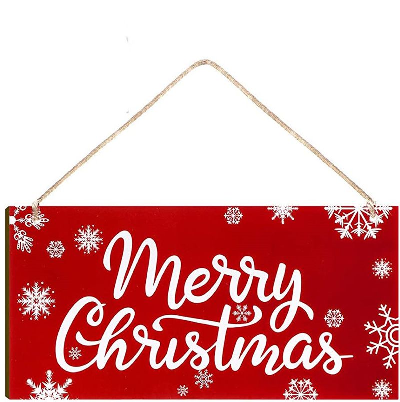 Hangende plaquettes, winterse decoratieve muren, landelijke houten deurborden, decoratie van een vakantiehuis in een klaslokaal_voghion.com