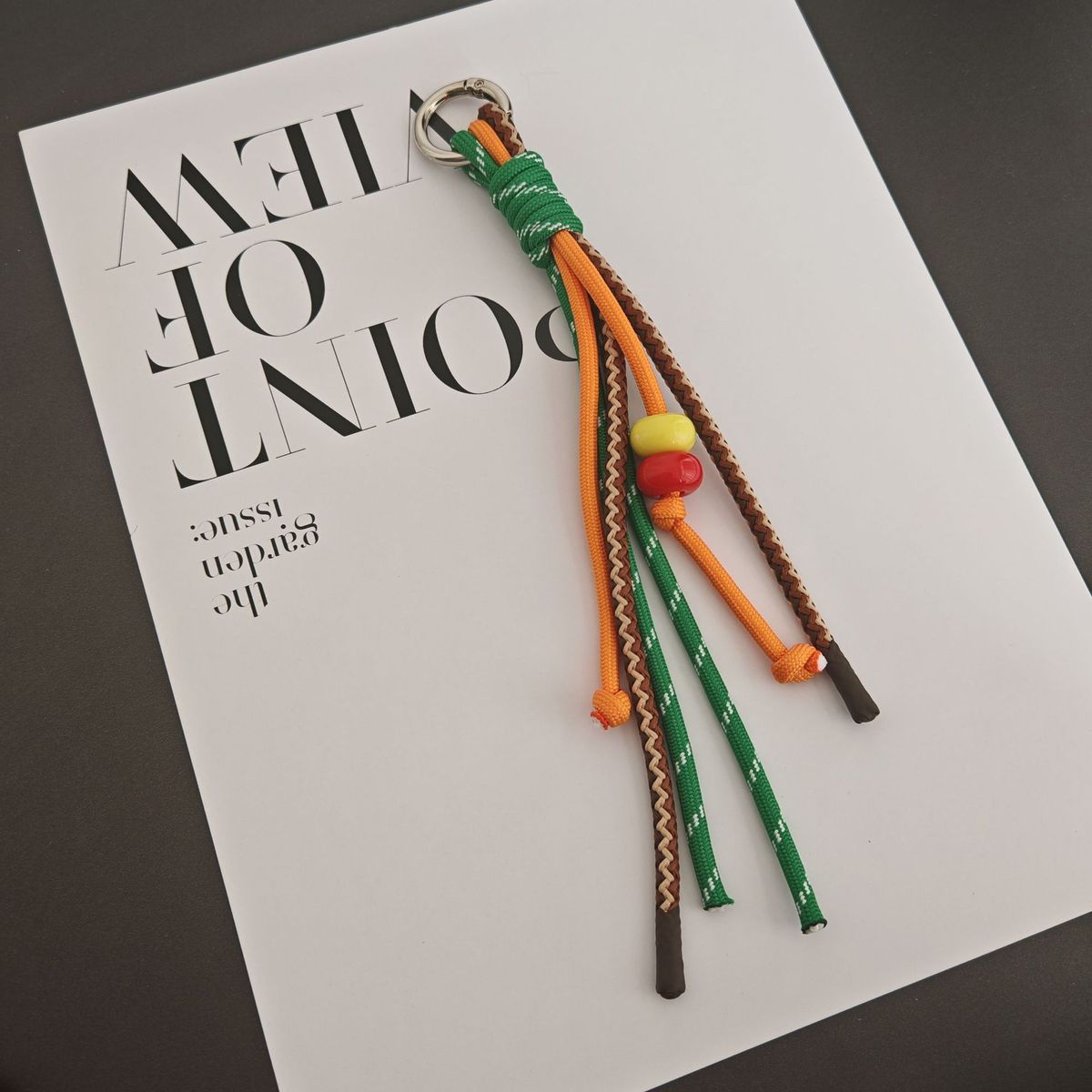 Ciondolo per borsa in corda intrecciata colorata in nylon, ciondolo in stile etnico con perline e nappe_voghion.com