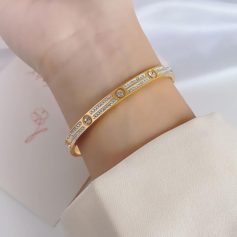 Braccialetti di braccialetto di zircone di cristallo di marca di lusso per le donne Gioielli di braccialetto di coppia romantica classica in acciaio inossidabile di moda_voghion.com