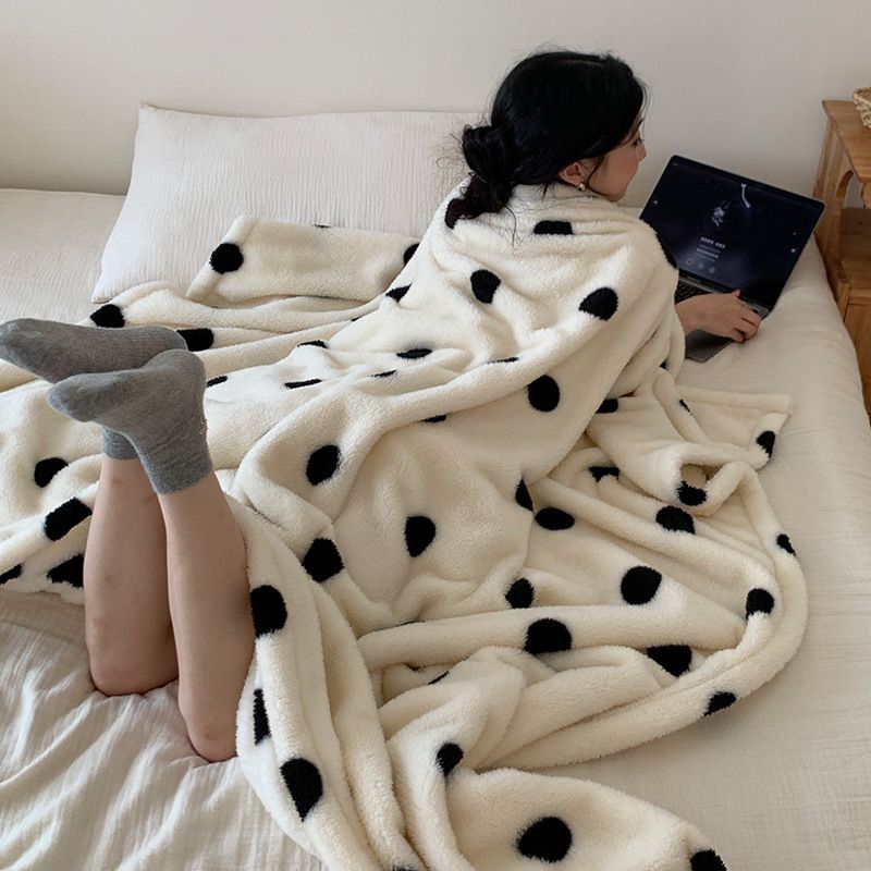 Polka Dot Milk Velvet Office Nap Blanket Thickened Winter Coral Velvet Small Blanket_voghion.com