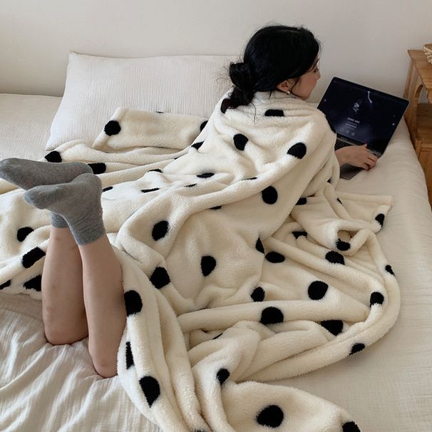 Polka Dot Milk Velvet Office Nap Blanket Thickened Winter Coral Velvet Small Blanket_voghion.com