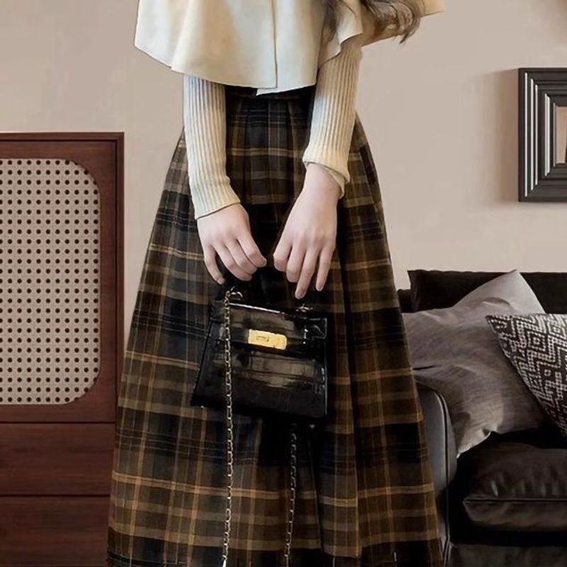 Completo elegante e alla moda per donna ricca, autunno e inverno, nuova moda femminile per figure minute con un tocco di lusso, completo_voghion.com