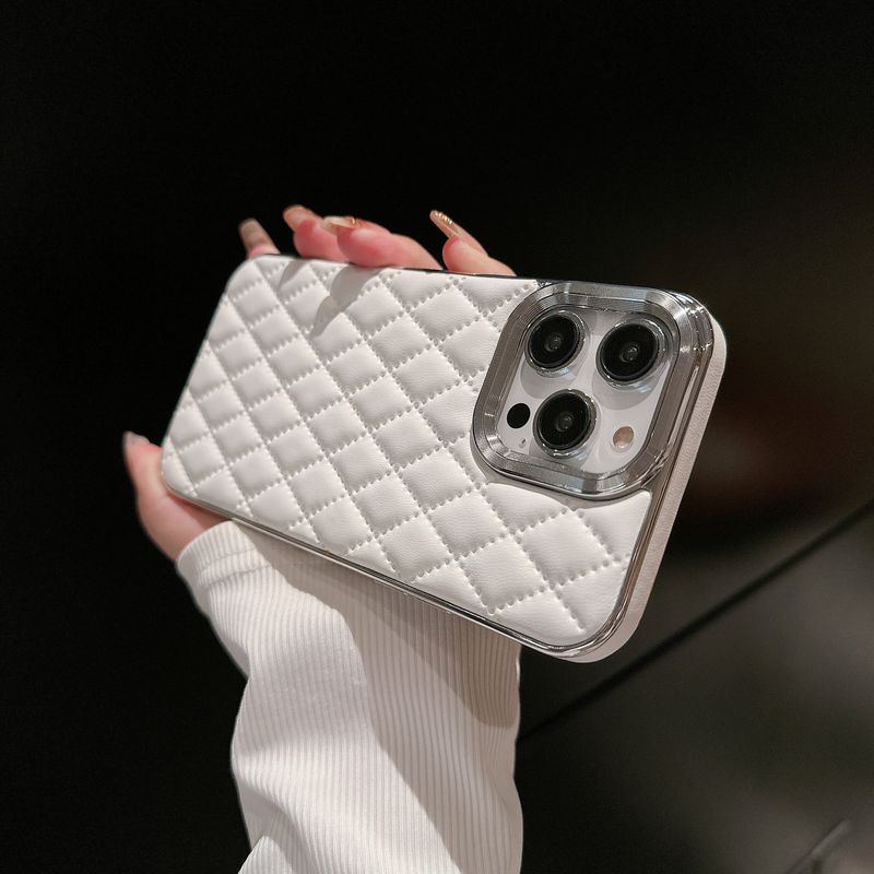 Side bag electroplating small fragrance suitable for iPhone15 Apple 14promax mobile phone case rhombus leather pattern 13_voghion.com