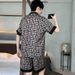Hochwertiger Herrenpyjama für Sommer und Herbst: Kühles Eisseidensatinmaterial, kurzärmelige Shorts, großer Freizeitanzug für - M_voghion.com
