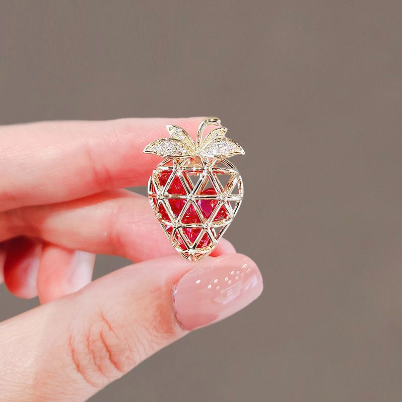 Delicate Small Strawberry Brooch Women's Tide Niche Design High-end Pin Anti-light Buckle Accessories Women's Fixed Clothes Pin_voghion.com