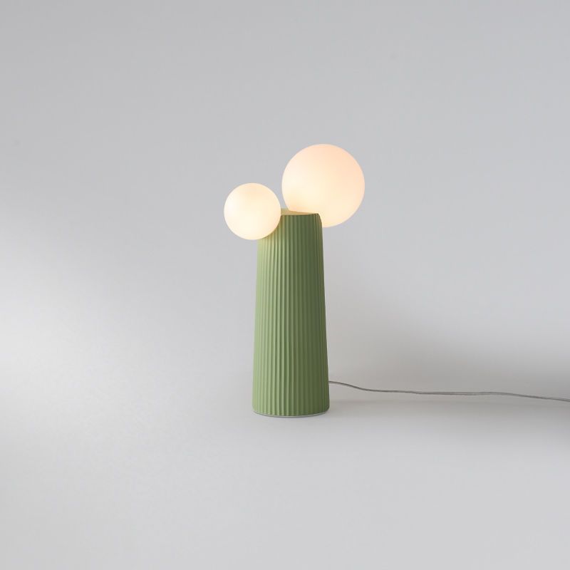 Japanischer Kaktus-Schlafzimmer-Nachttisch, moderne minimalistische Kunstdekoration, cremefarbener Stil, hochwertige Stehlampe für das Wohnzimmer_voghion.com