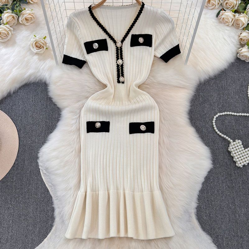 Abbigliamento da donna, abito in maglia con scollo a V, vita e maniche corte, gonna a spina di pesce, abito in maglia con colori a contrasto alla moda_voghion.com
