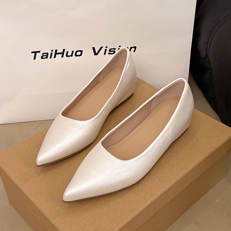 Scarpe basse a punta con aumento di altezza interno color carne francese, scarpe leggere da donna, scarpe versatili da pendolare_voghion.com
