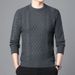 Roupas masculinas Twist tecido suéter gola redonda suéter interno masculino suéter com fundo grosso suéter moderno pulôver_voghion.com