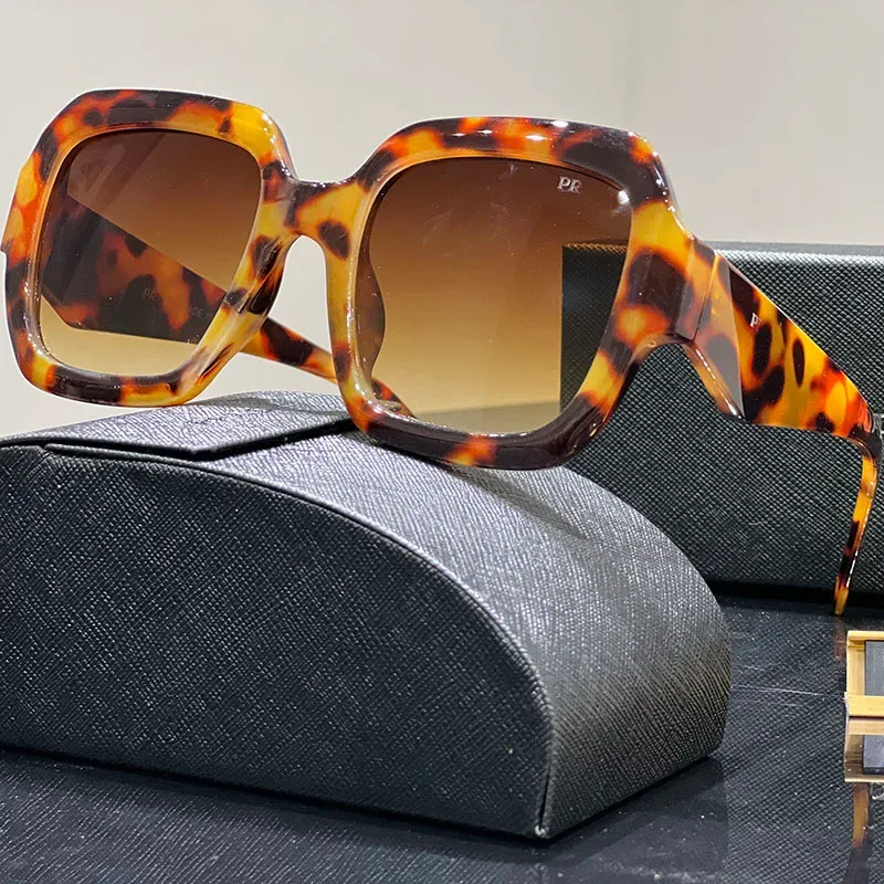 Diseñador para mujeres con patillas ajustadas Lentes de marco cuadrado de gran tamaño Gafas de sol con diseño de alfabeto Conducir Viajes_voghion.com