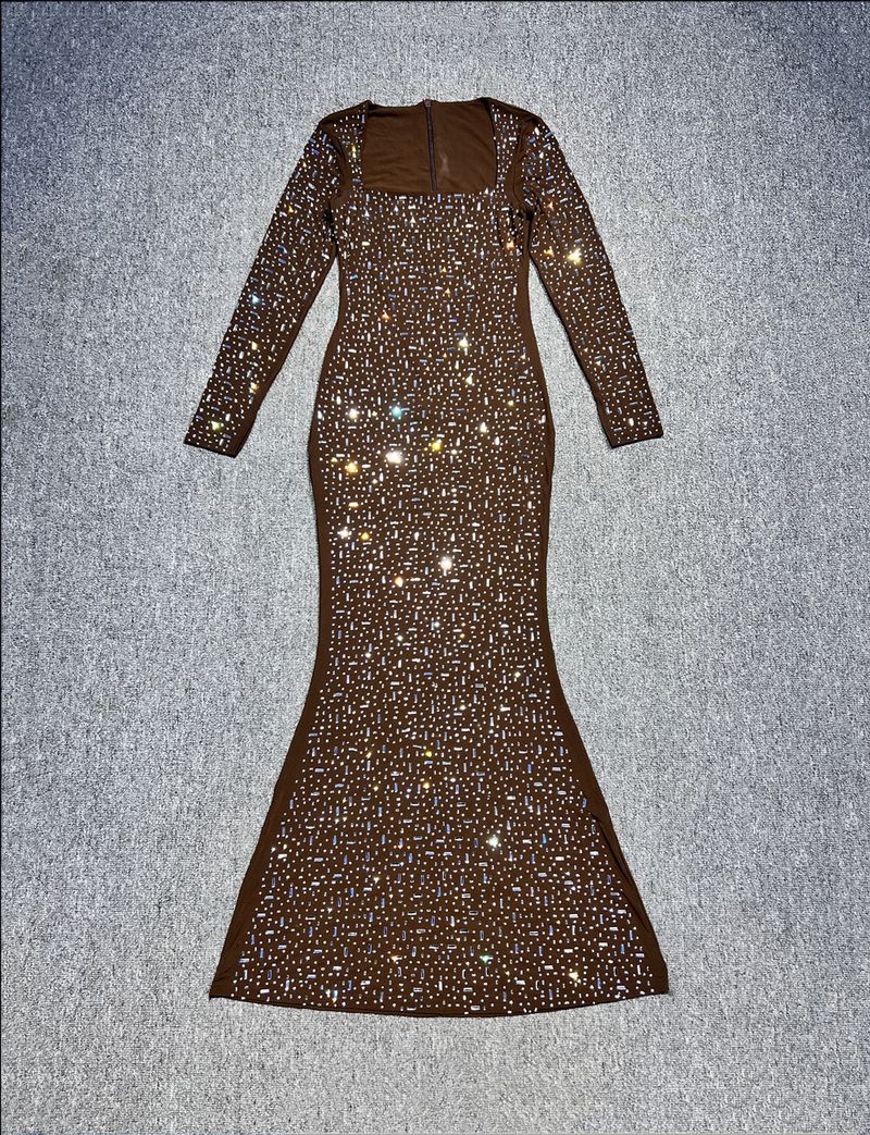 Ropa de mujer Industria pesada Chica caliente Diamante de imitación Desnudo Transparente Sexy Vestido ajustado de manga larga Falda larga Vestido de noche para banquete_voghion.com
