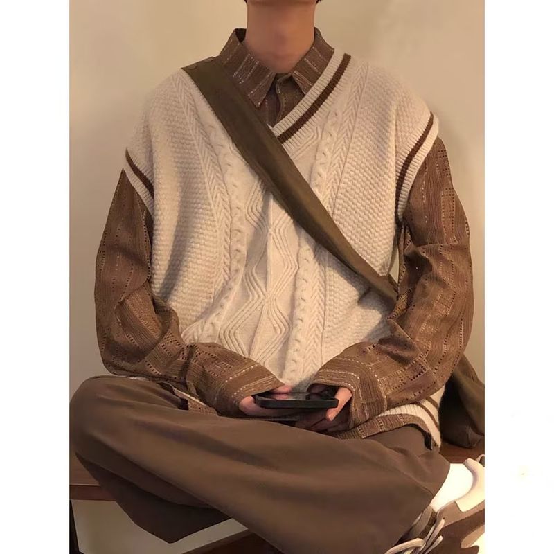 Men's Clothing Autumn And Winter Loose American Retro V Neck Vest Sweater Men's Design Sense Japanese College Style Couple Vest Sweater_voghion.com