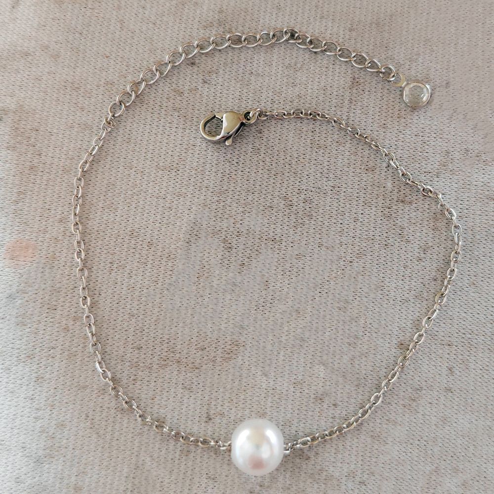 Minimalistisches Armband mit einer verschiebbaren Edelstahlkette und 8 mm Perlen_voghion.com