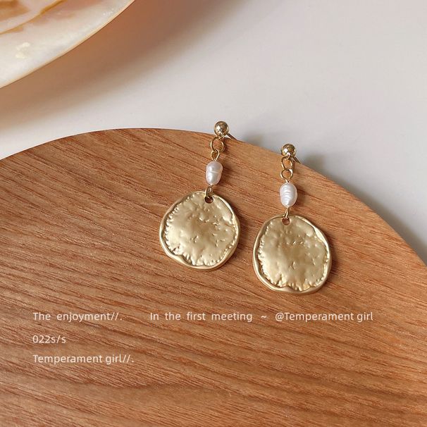 Orecchini eleganti in argento placcato 14K con perle d'acqua dolce naturali, fatti a mano, dal design barocco irregolare._voghion.com