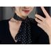 Sciarpa quadrata piccola di lusso leggera a pois neri, bandana da collo da donna, novità estiva, versatile e alla moda._voghion.com