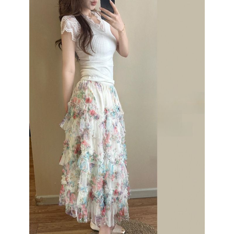 Boho-Set mit Blumenmuster und gestuftem Netzrock mit Spitzenbesatz und perlenbesetztem Strickoberteil, Sommer-Cottagecore-Outfit_voghion.com